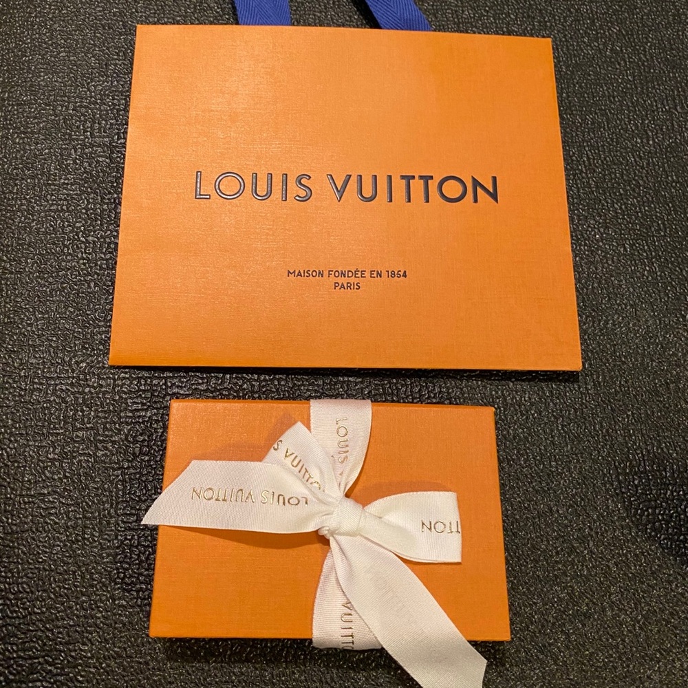 Louis Vuitton Gift Wrapping